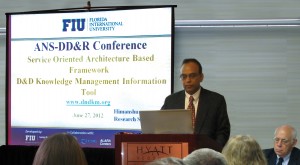 Himanshu Upadhyay presenting D&D KM-IT at DD&R 2012